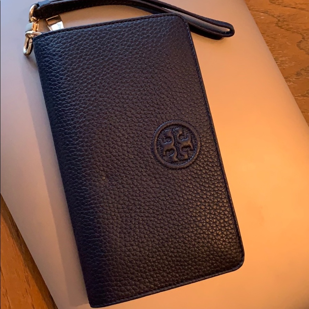 Tory Burch bombe wristlet, navy blue, like new
